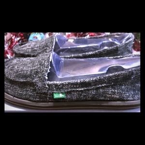 Sanuk grey flats.